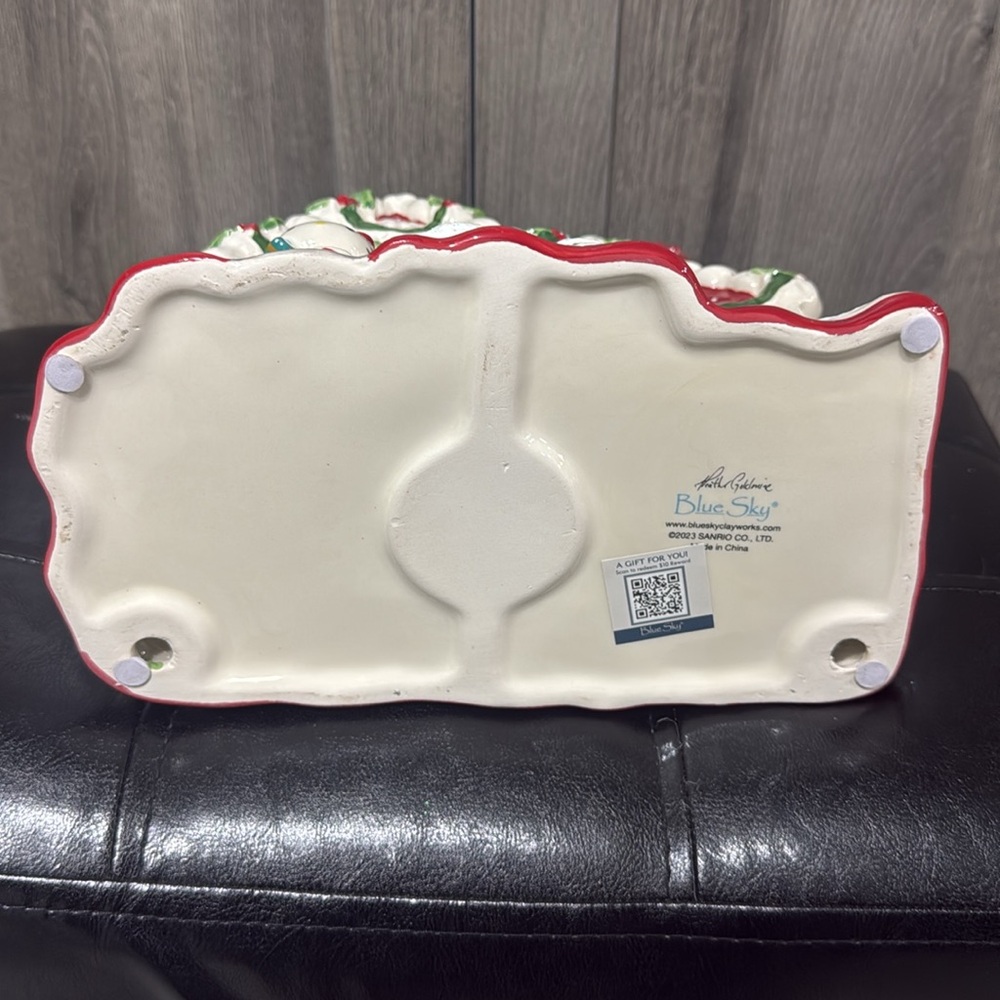 Blue Sky Clayworks Hello Kitty & Friends Red Christmas Gingerbread Candle House - Picture 13 of 14